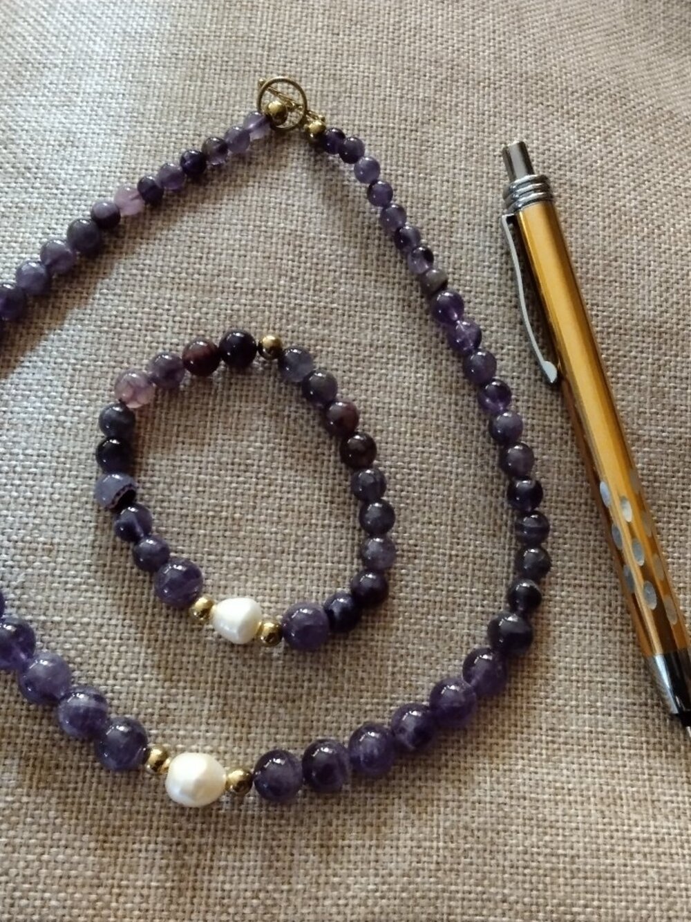 Amethyst with pearl necklace and stretch bracelet.